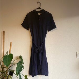 Trovata Birds of Paradis navy blue linen belted shirtdress, size small